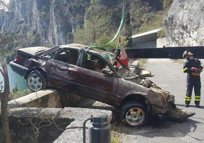 Audi 100 riemerge dal Garda dopo 20 anni 