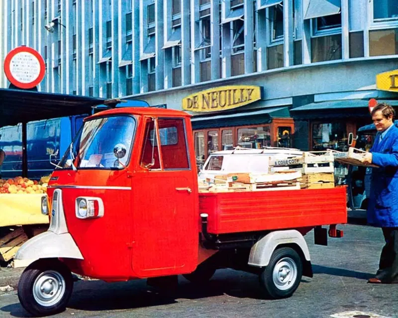 Nel 1966 il motore esce dalla cabina e diventa posteriore: &egrave; l'Ape MP
