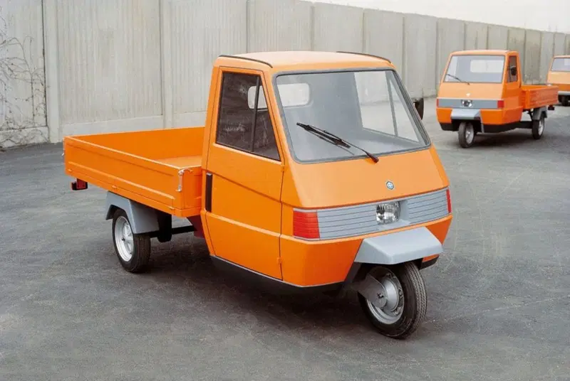 Piaggio nel 1982 affida a Giugiaro il design del nuovo Ape: nasce l'Ape TM, commercializzato ancora oggi