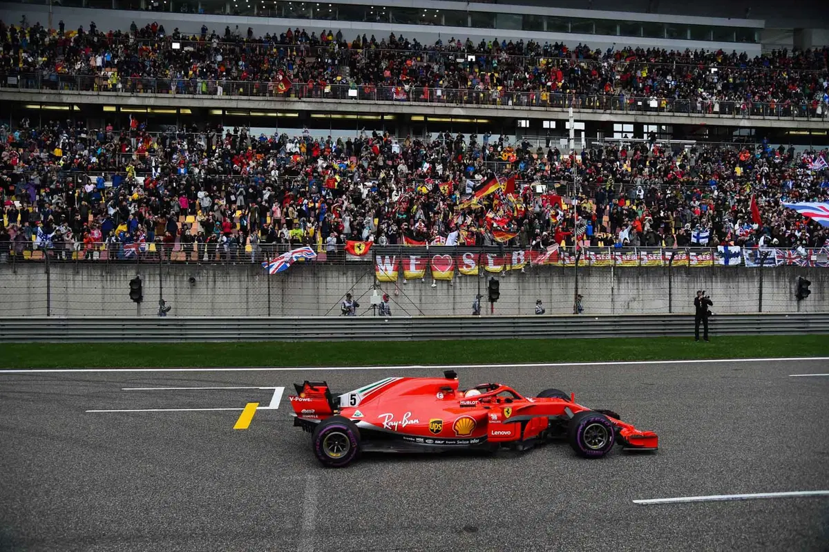 F1, GP Cina 2018: Vettel da record in pole, 2° Raikkonen, seguono le Mercedes (12)