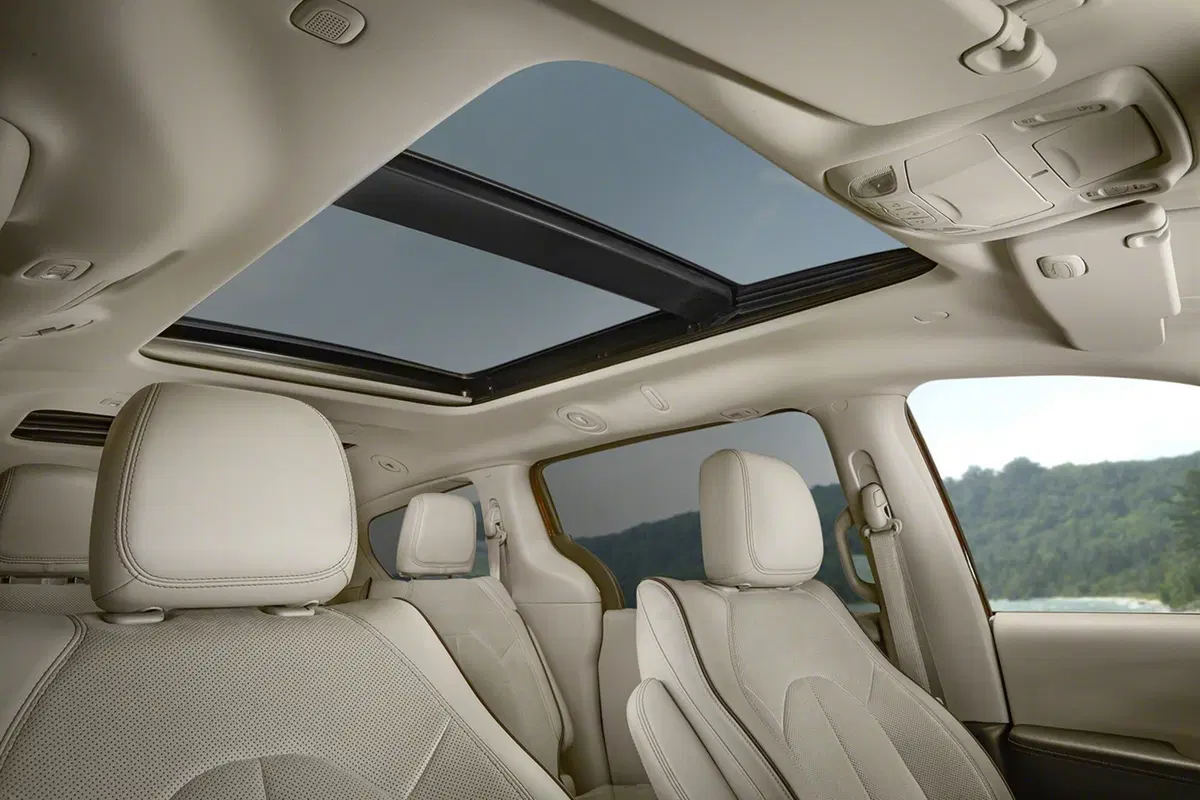 Chrysler Pacifica (17)