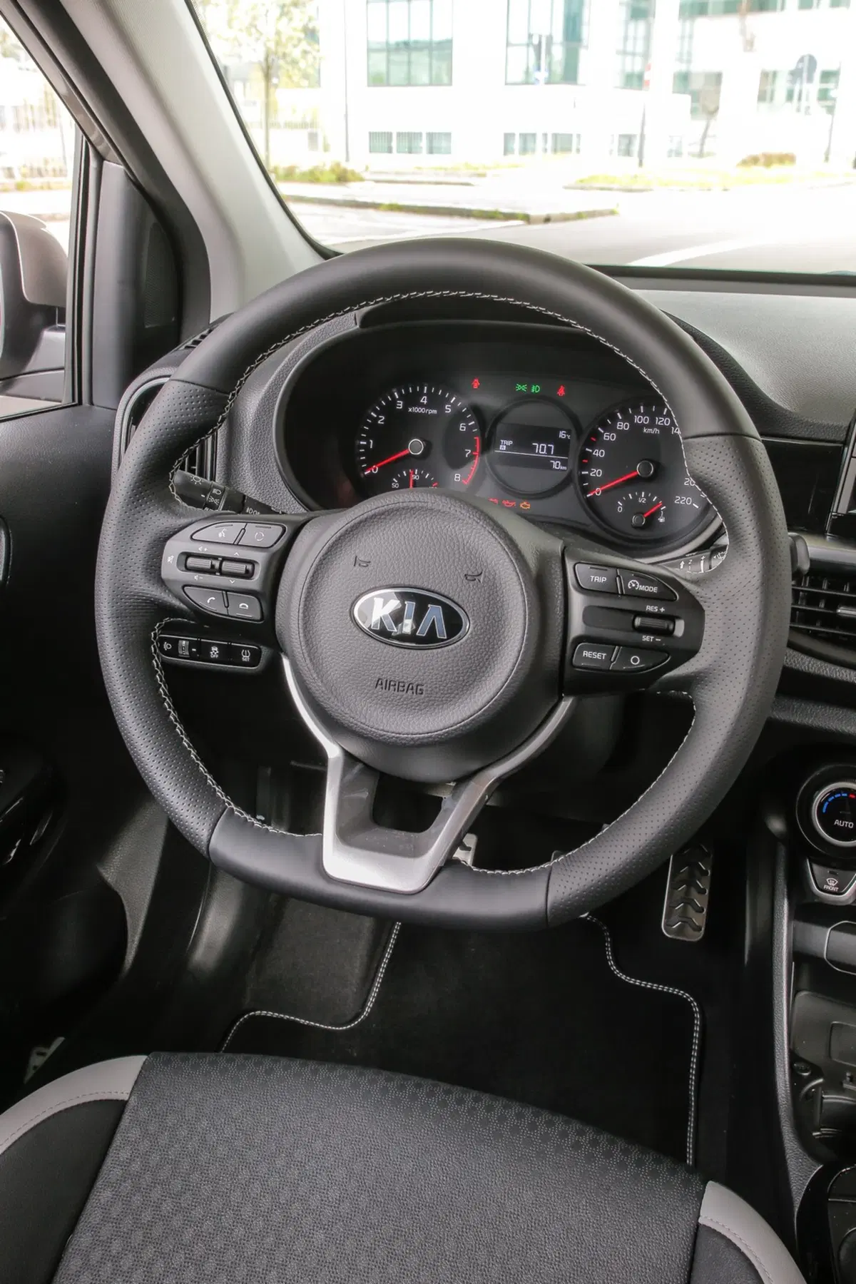 Kia Picanto XLine, motore da 100 CV e stile da crossover [Video] (8)