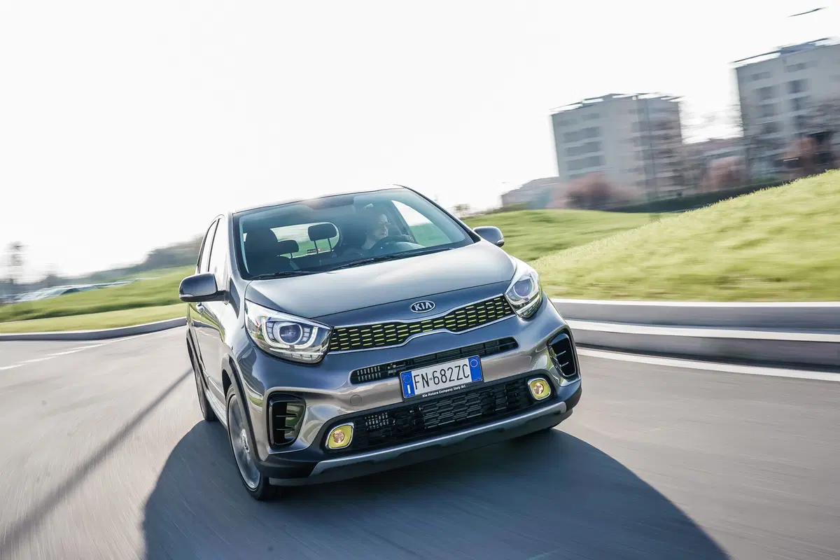 Kia Picanto XLine, motore da 100 CV e stile da crossover [Video] (11)