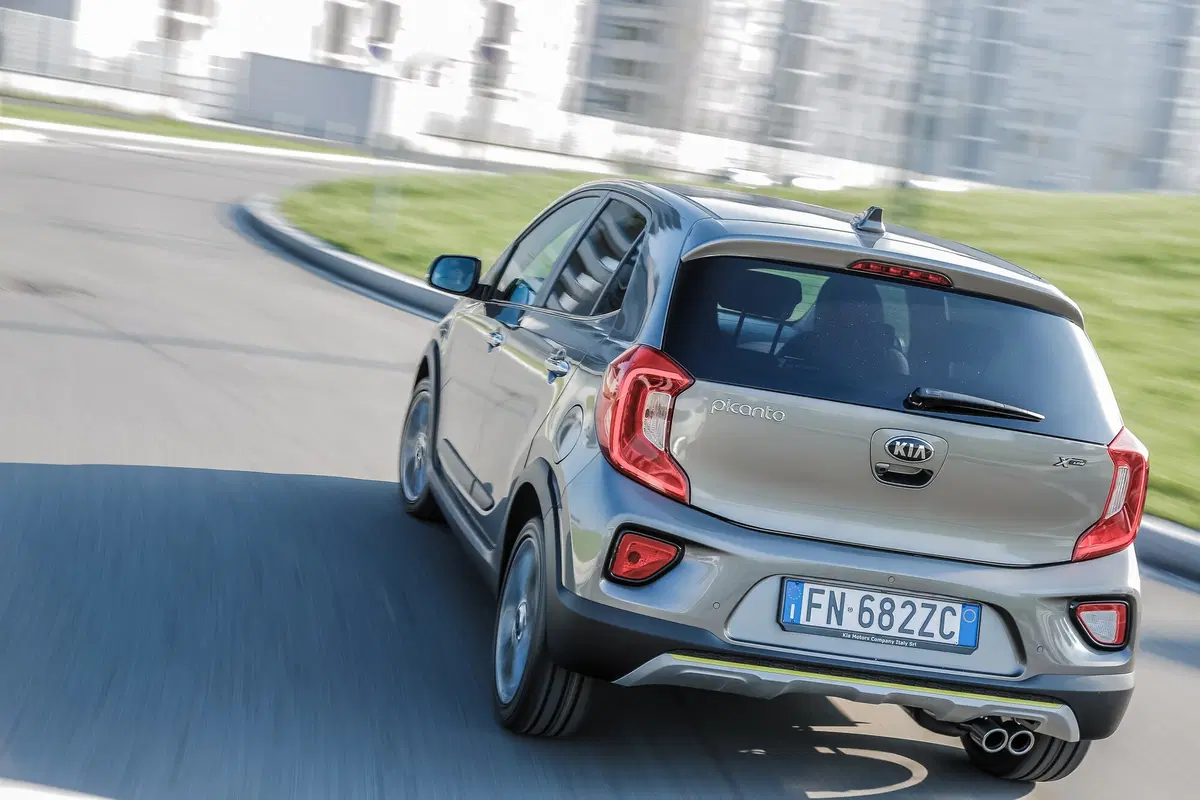 Kia Picanto XLine, motore da 100 CV e stile da crossover [Video] (13)