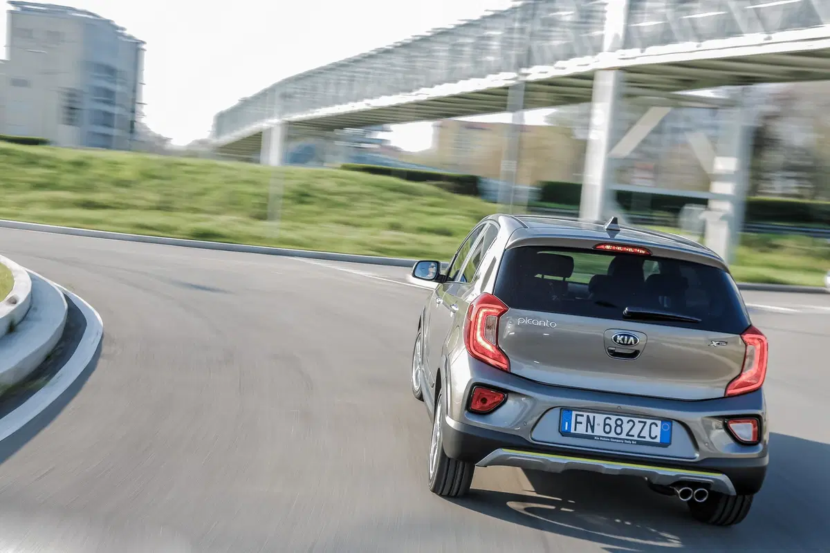 Kia Picanto XLine, motore da 100 CV e stile da crossover [Video] (7)