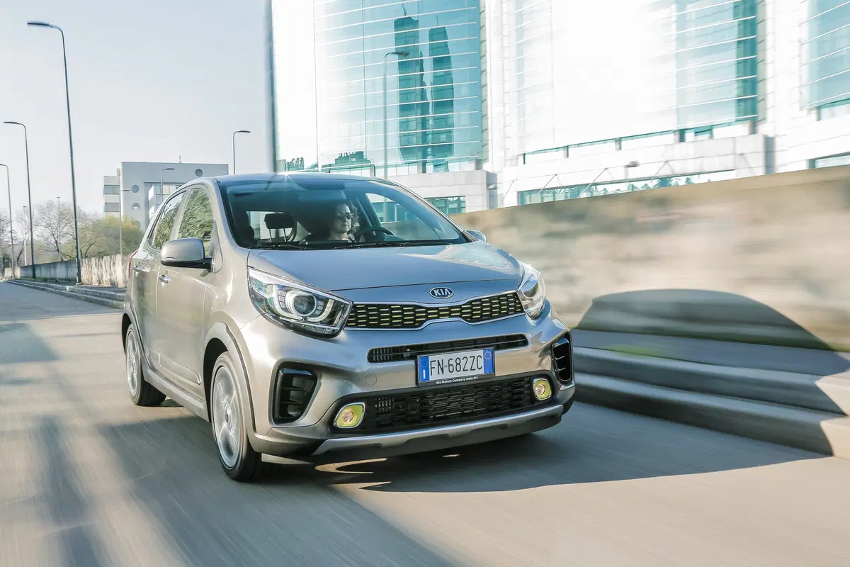 Kia Picanto XLine, motore da 100 CV e stile da crossover [Video] (14)