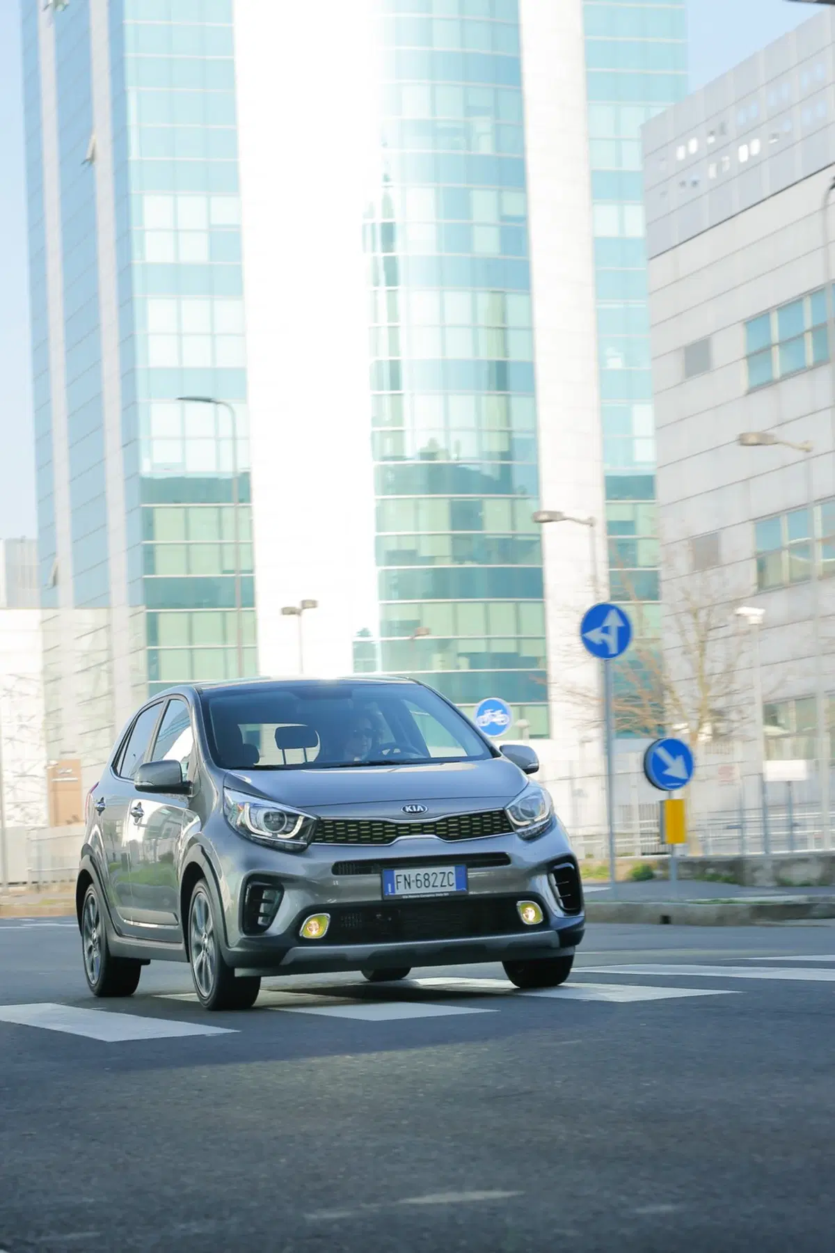 Kia Picanto XLine, motore da 100 CV e stile da crossover [Video] (15)