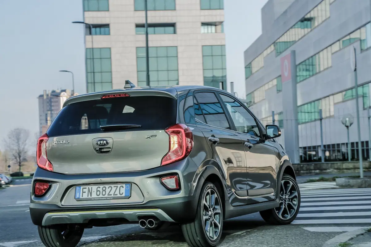 Kia Picanto XLine, motore da 100 CV e stile da crossover [Video] (16)