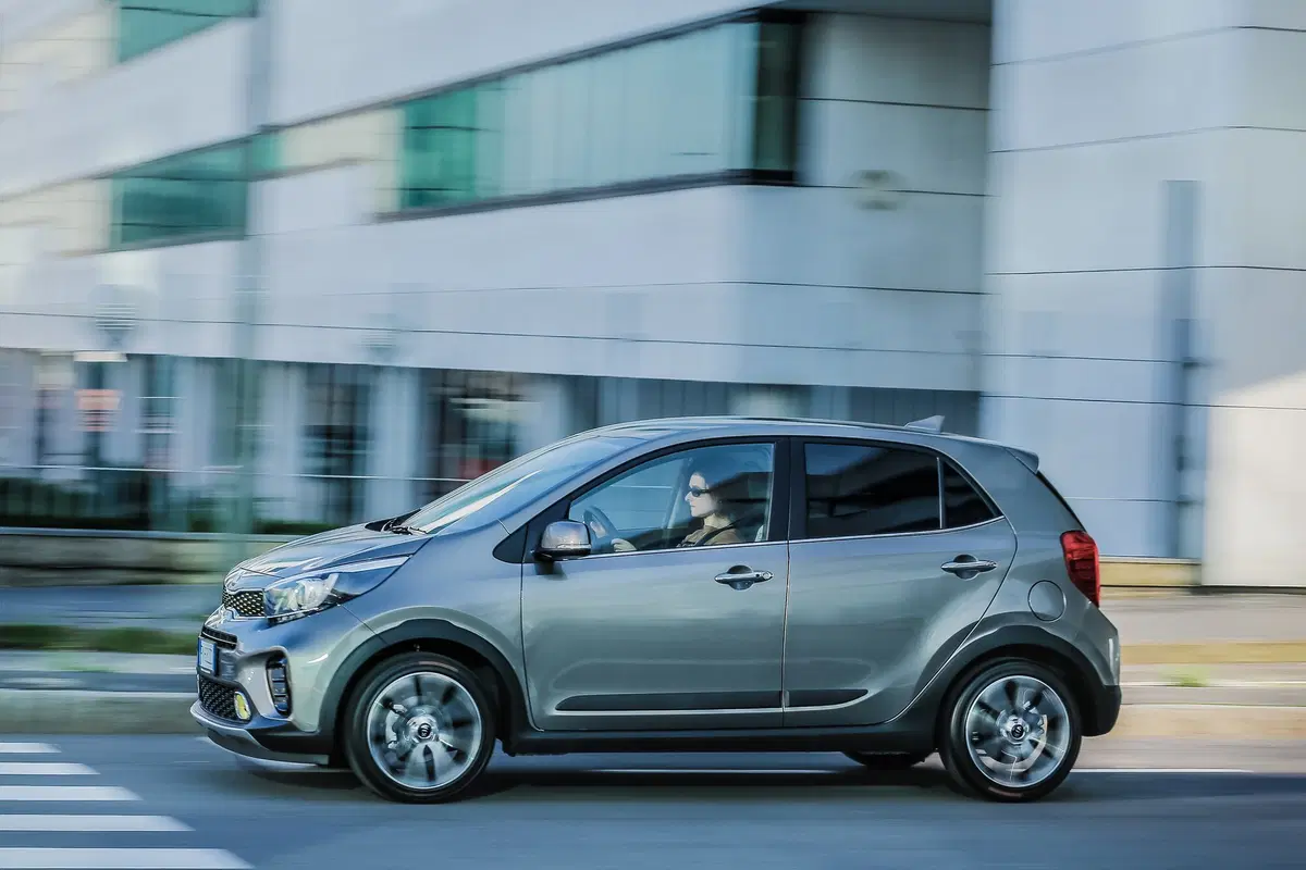 Kia Picanto XLine, motore da 100 CV e stile da crossover [Video] (17)