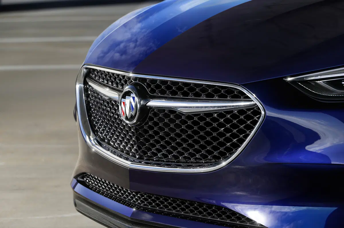 Buick Avista (9)