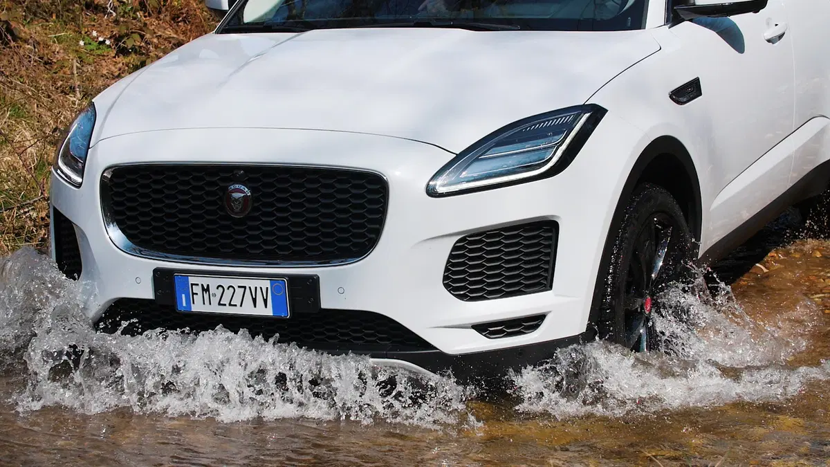 Jaguar E-Pace, Come va in... Fuoristrada [Video]
