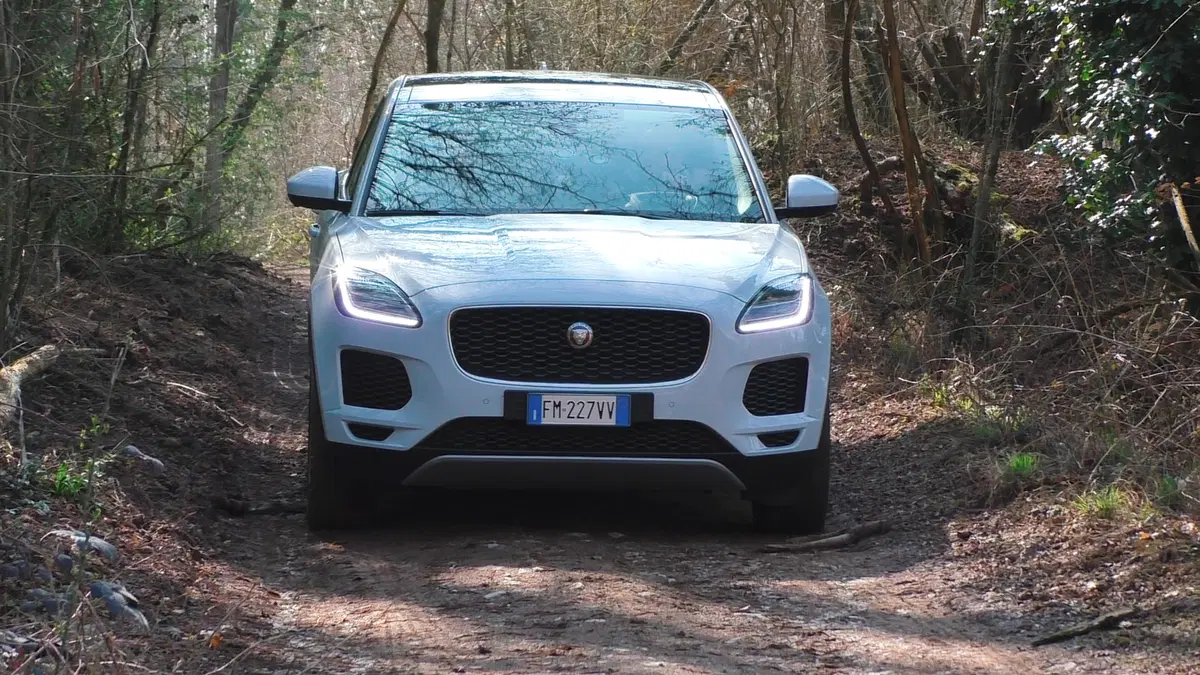 Jaguar E-Pace, Come va in... Fuoristrada [Video] (4)