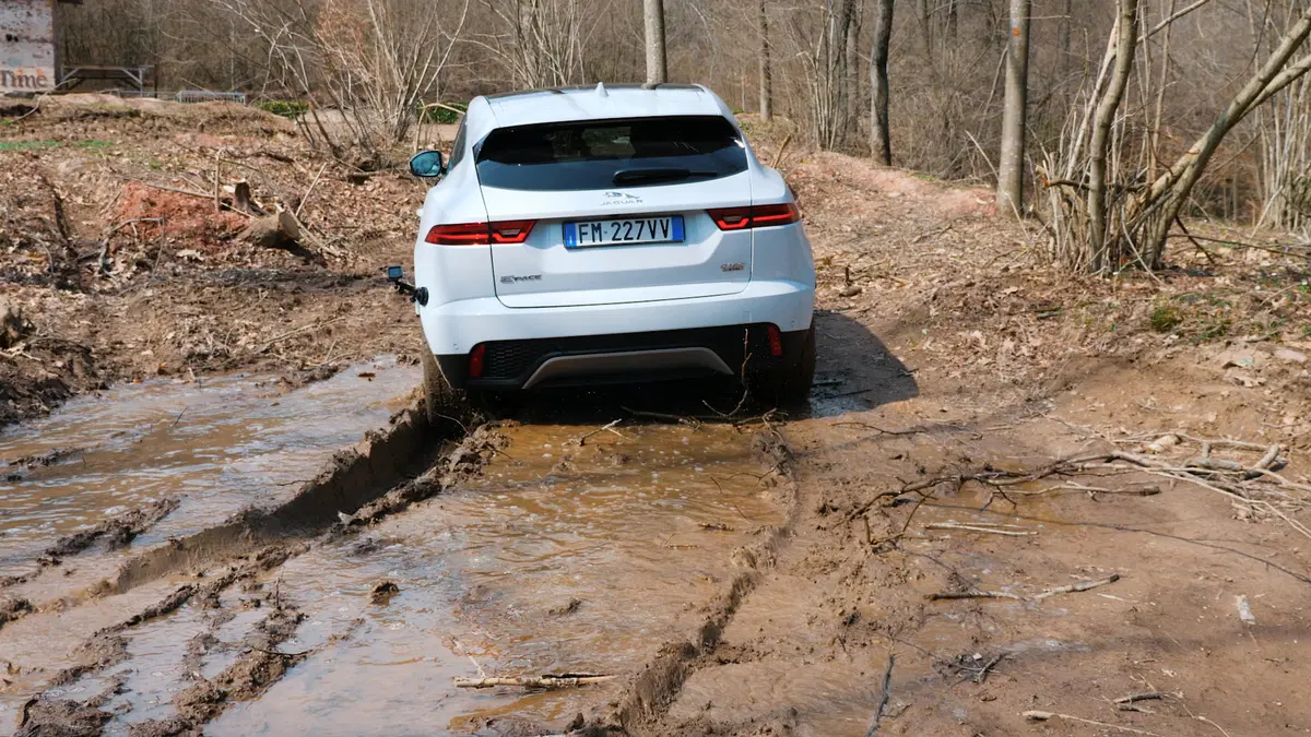 Jaguar E-Pace, Come va in... Fuoristrada [Video] (5)