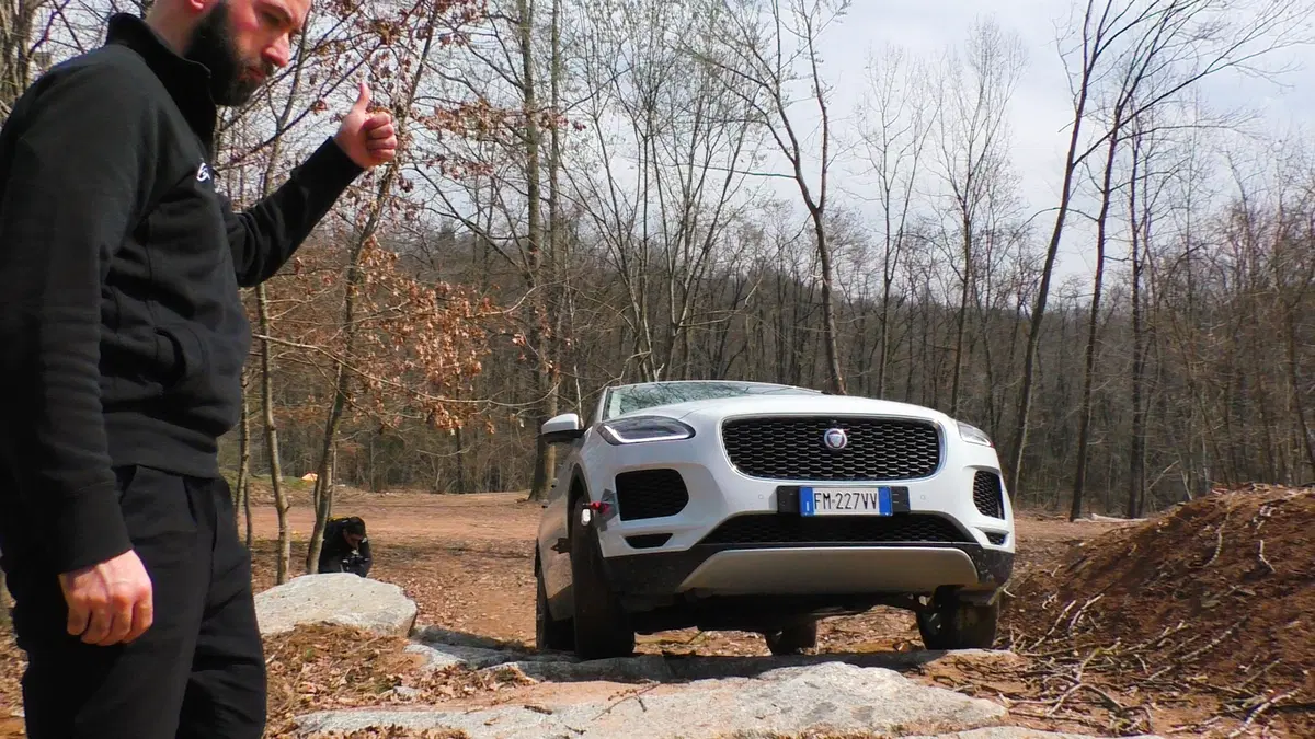 Jaguar E-Pace, Come va in... Fuoristrada [Video] (14)