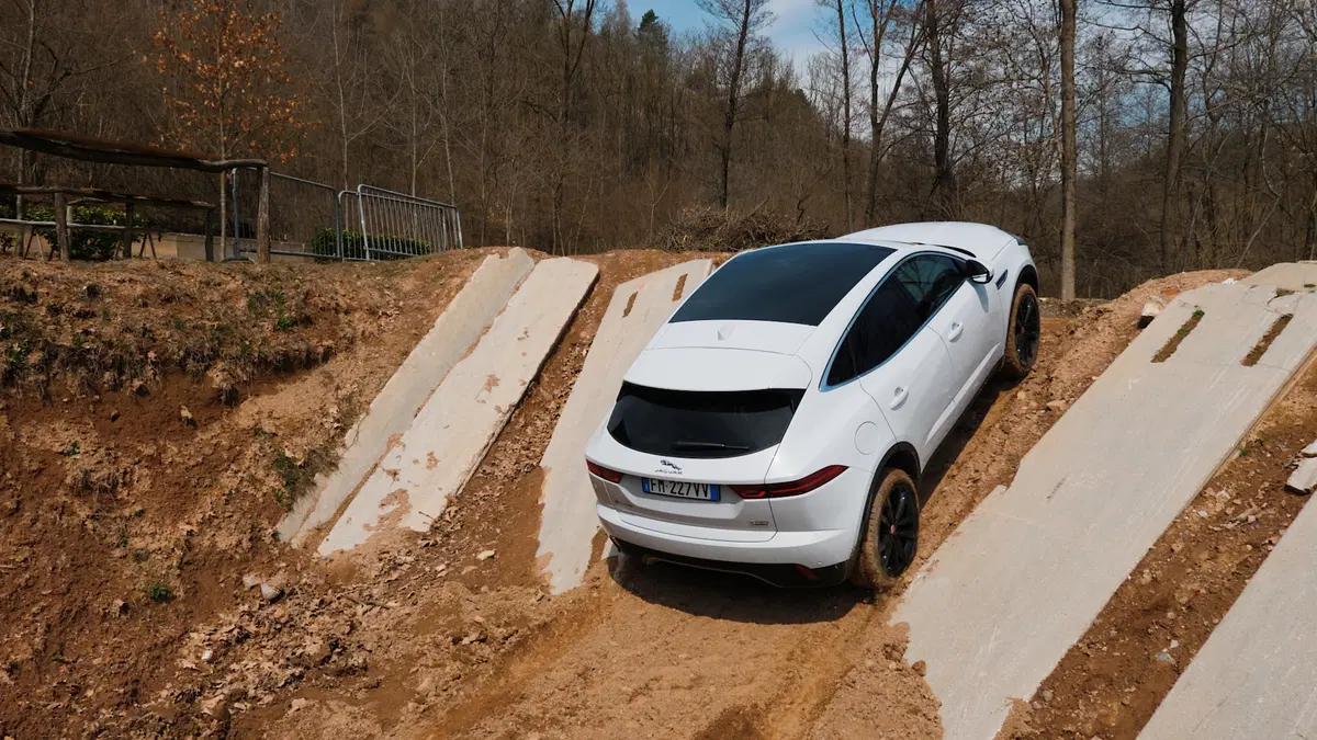 Jaguar E-Pace, Come va in... Fuoristrada [Video] (15)