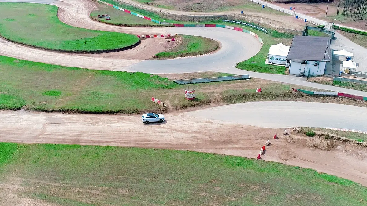 Jaguar E-Pace, Come va in... Fuoristrada [Video] (20)