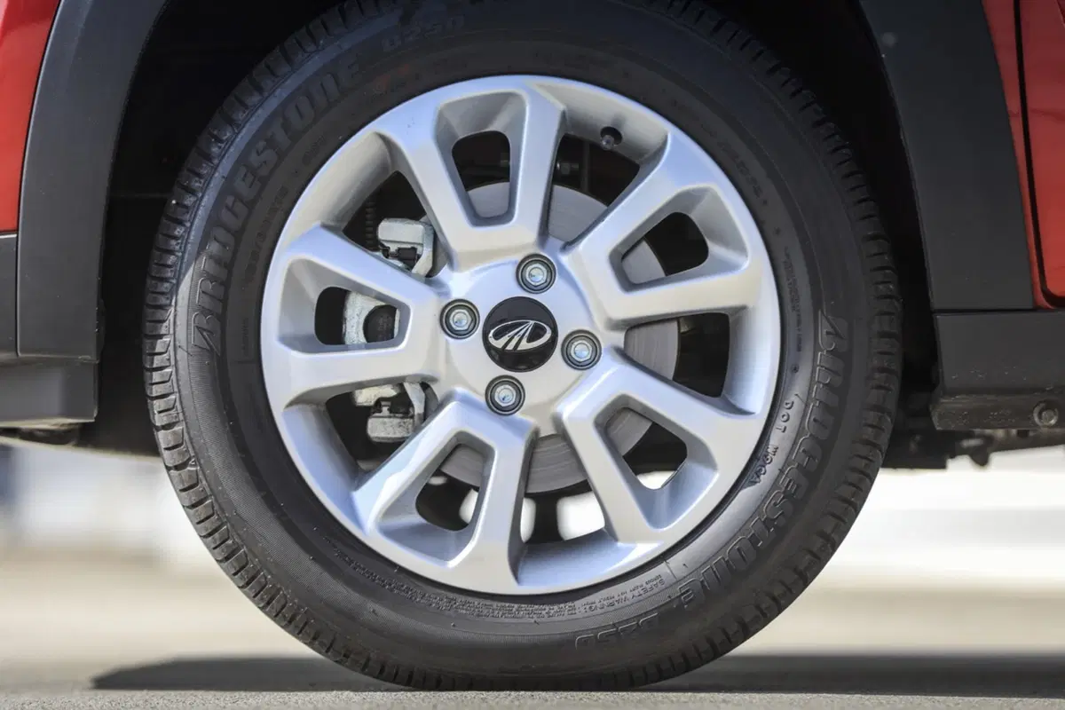 Mahindra KUV100, il SUV compatto indiano per il mercato europeo [Video] (3)