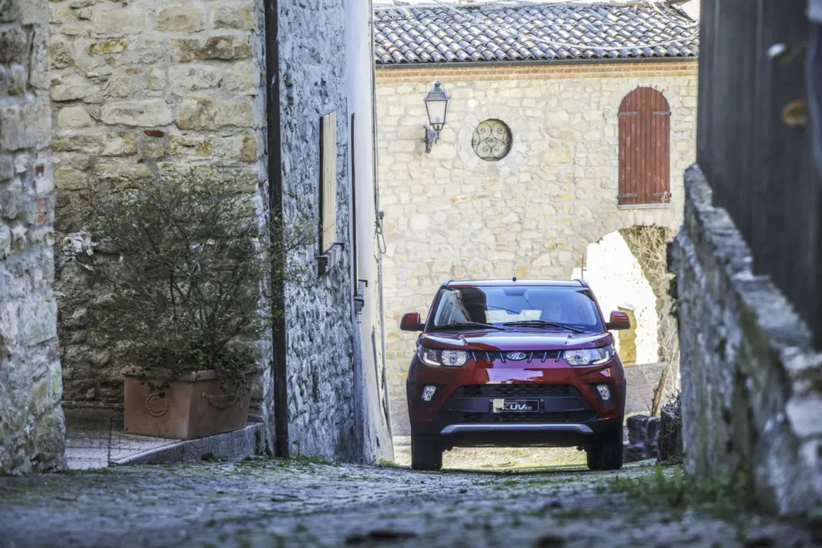 Mahindra KUV100, il SUV compatto indiano per il mercato europeo [Video] (11)