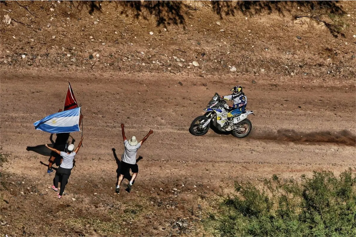 Dakar 2016, si fa sul serio. A Belen vincono Price (KTM) e Al-Attiyah (Mini)
