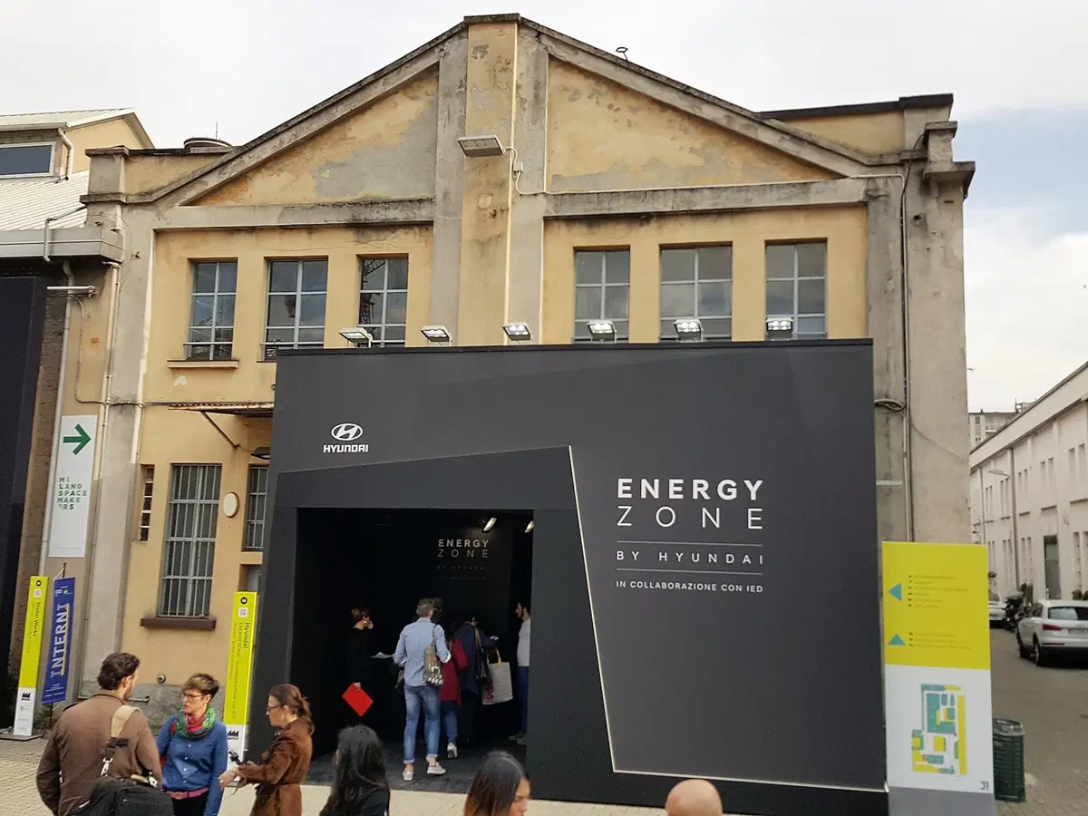 Milano Design Week 2018, Fuorisalone: le luci della Energy Zone Hyundai su Kona Electric (9)