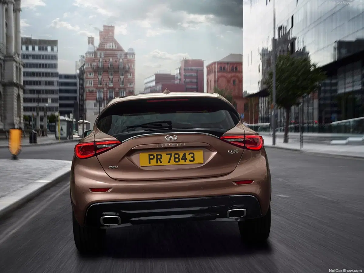 Infiniti Q30 1.6 turbo 156 CV DCT Business Executive (5)