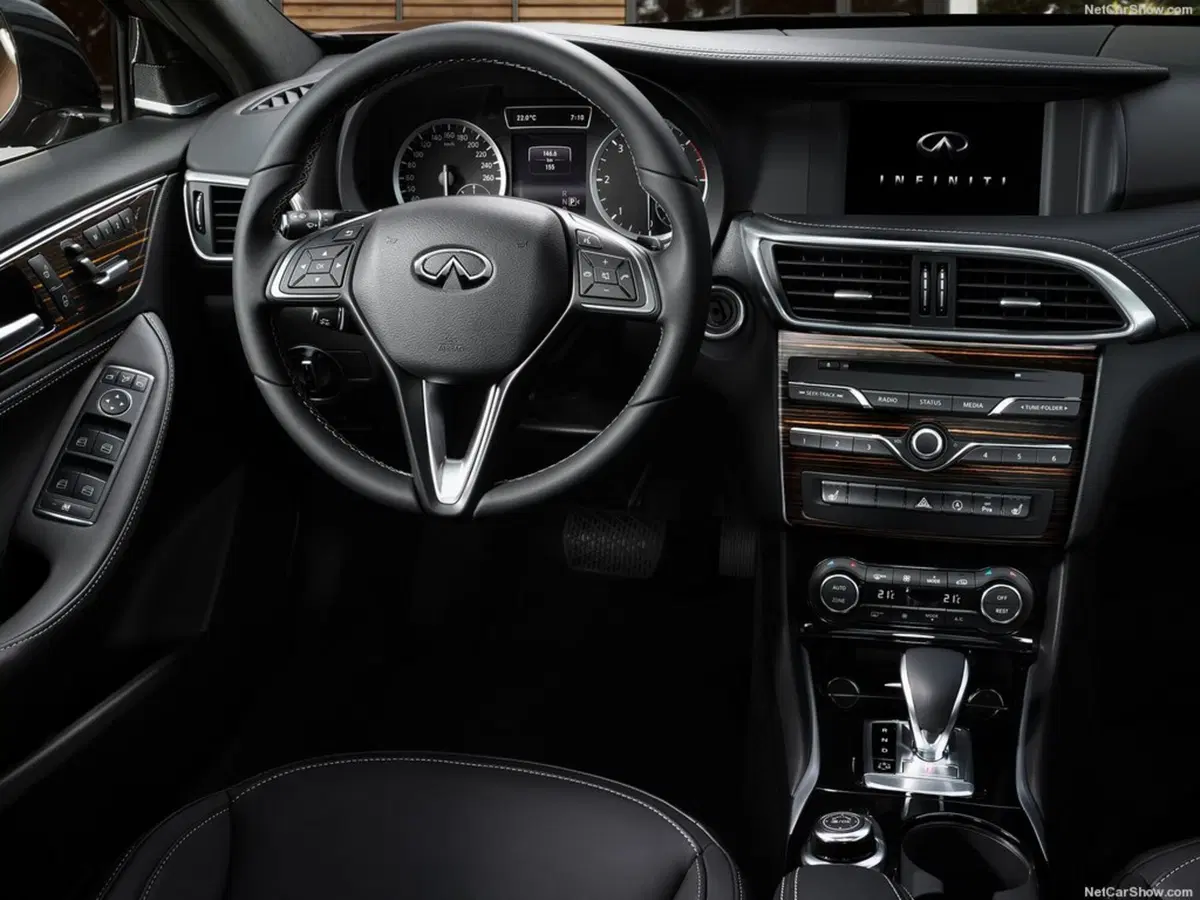 Infiniti Q30 1.6 turbo 156 CV DCT Business Executive (10)