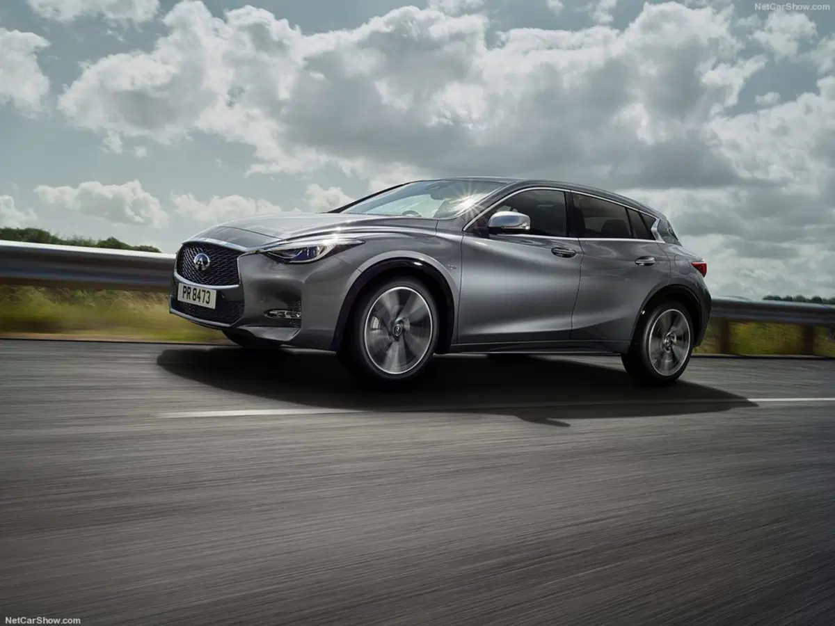 Infiniti Q30 1.6 turbo 156 CV DCT Business Executive (8)