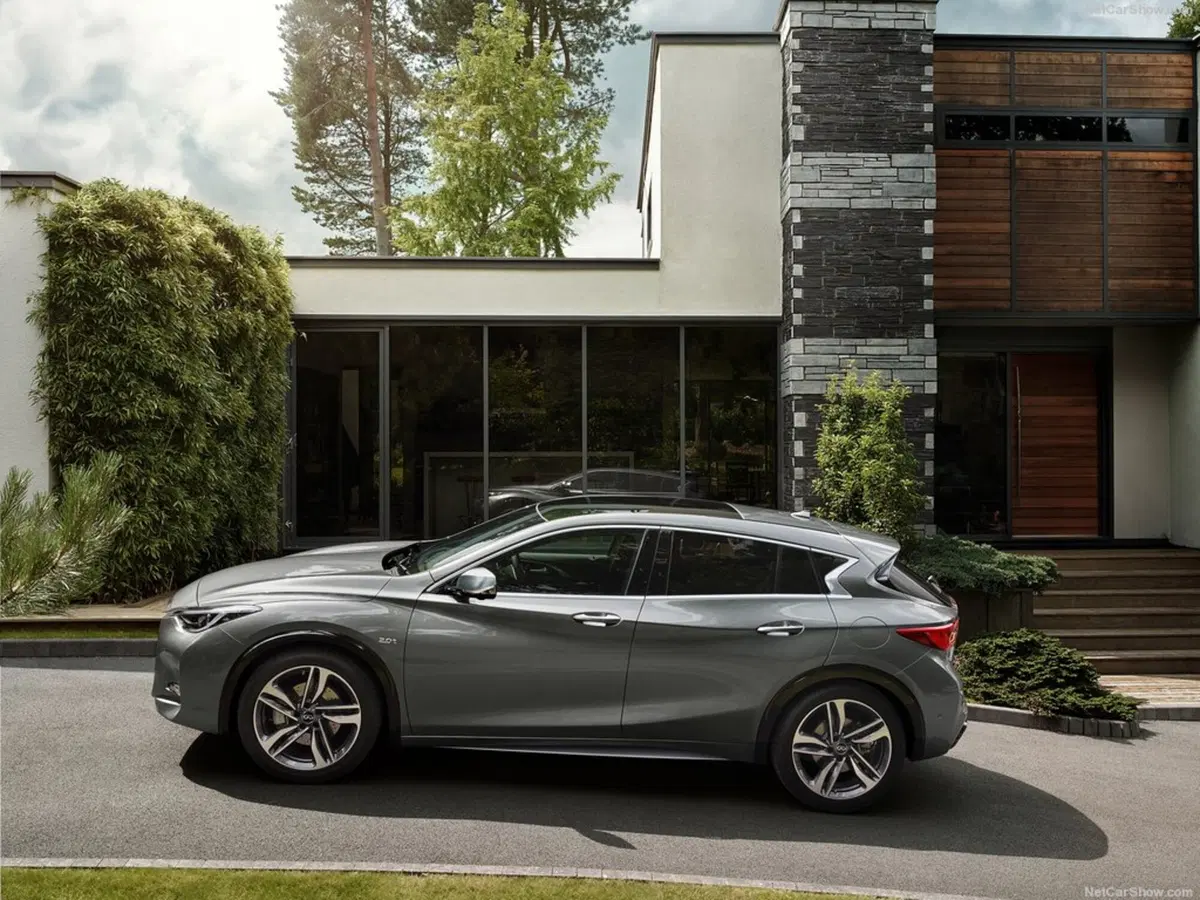 Infiniti Q30 1.6 turbo 156 CV DCT Business Executive (9)