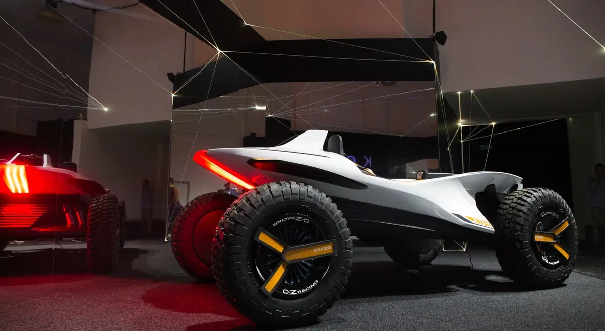 Milano Design Week 2018, Fuorisalone: le luci della Energy Zone Hyundai su Kona Electric (13)