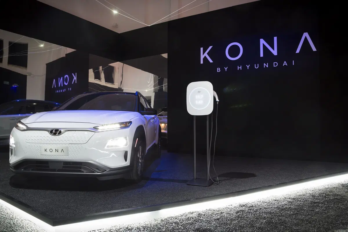 Milano Design Week 2018, Fuorisalone: le luci della Energy Zone Hyundai su Kona Electric (14)