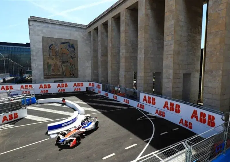 Corsa clandestina sul circuito di Roma della Formula E