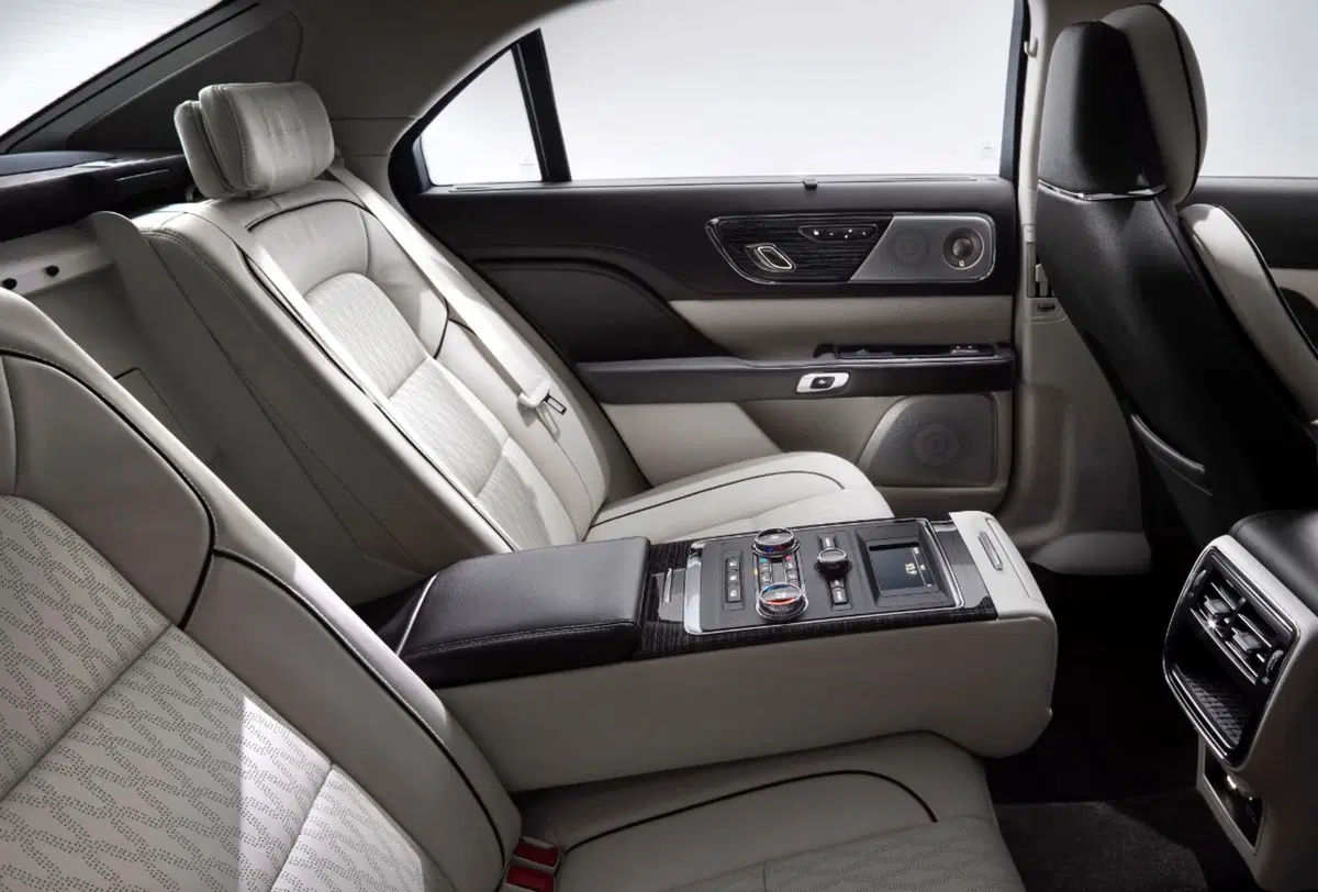 Lincoln Continental 2017 (8)