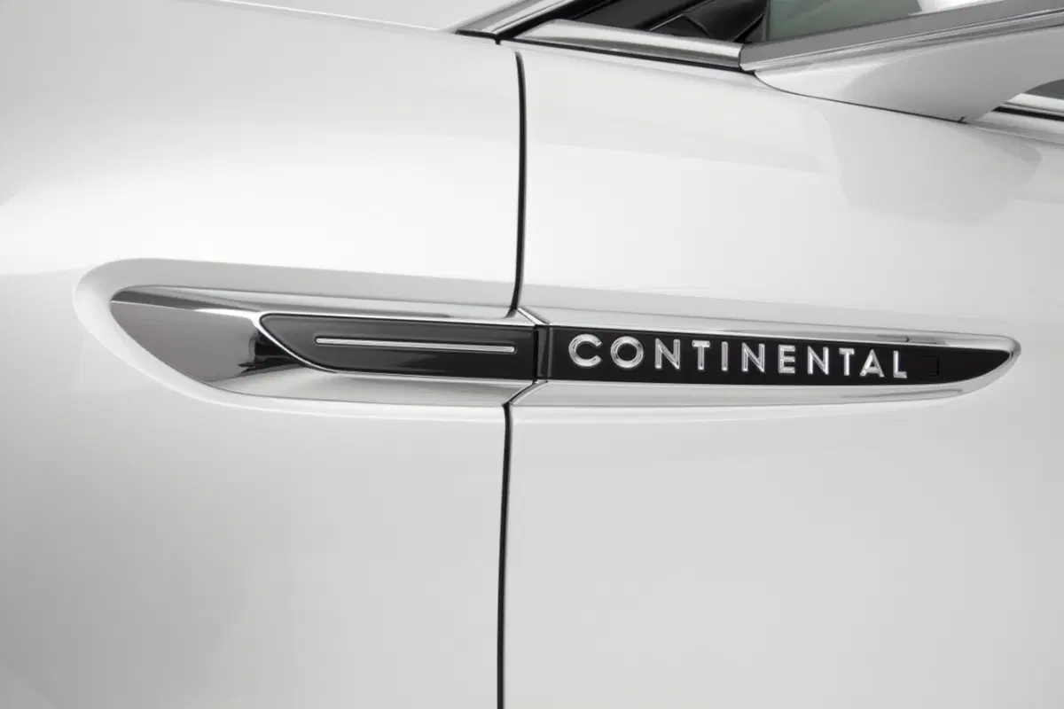 Lincoln Continental 2017 (12)