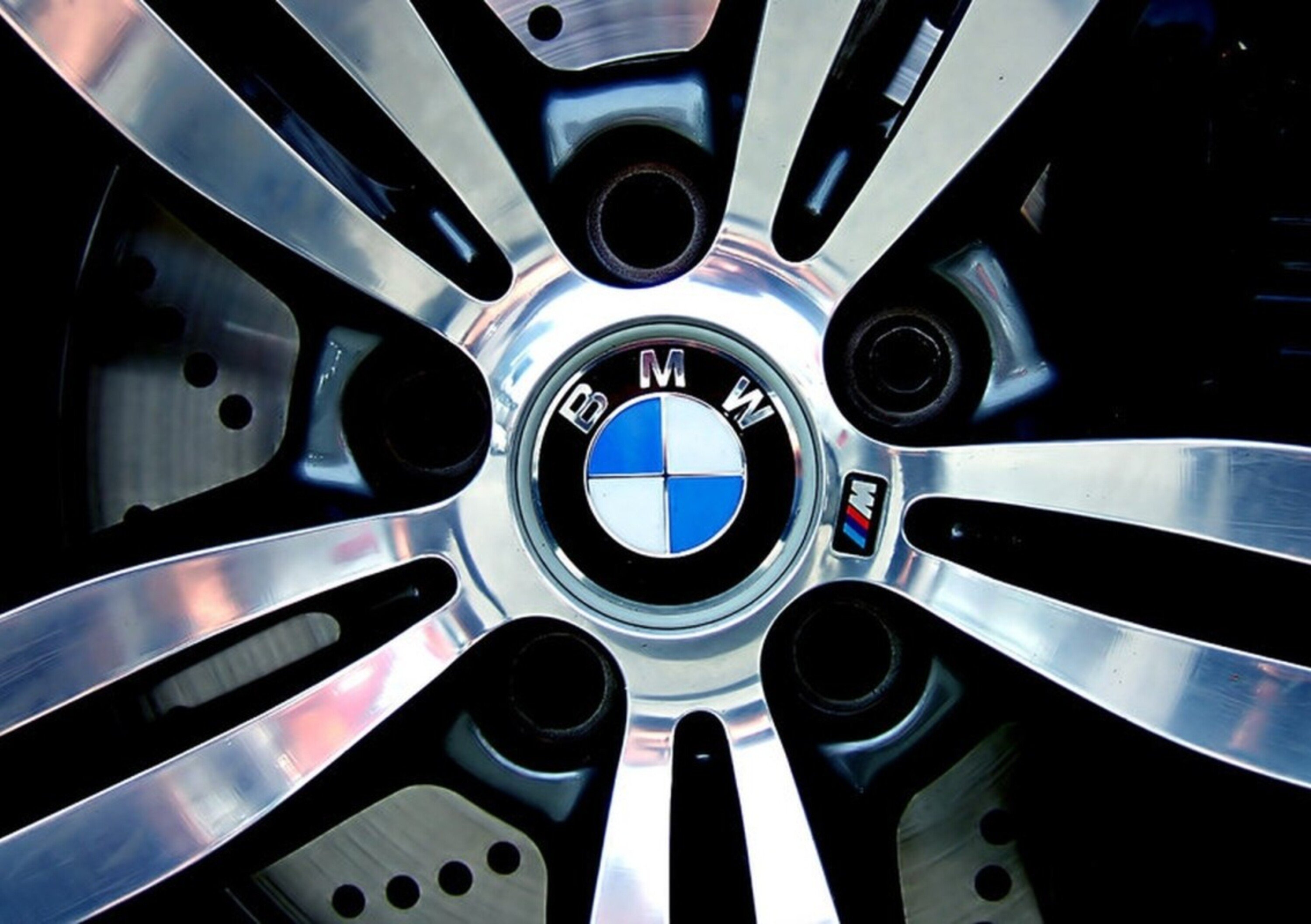 BMW leader mondiale tra i costruttori premium