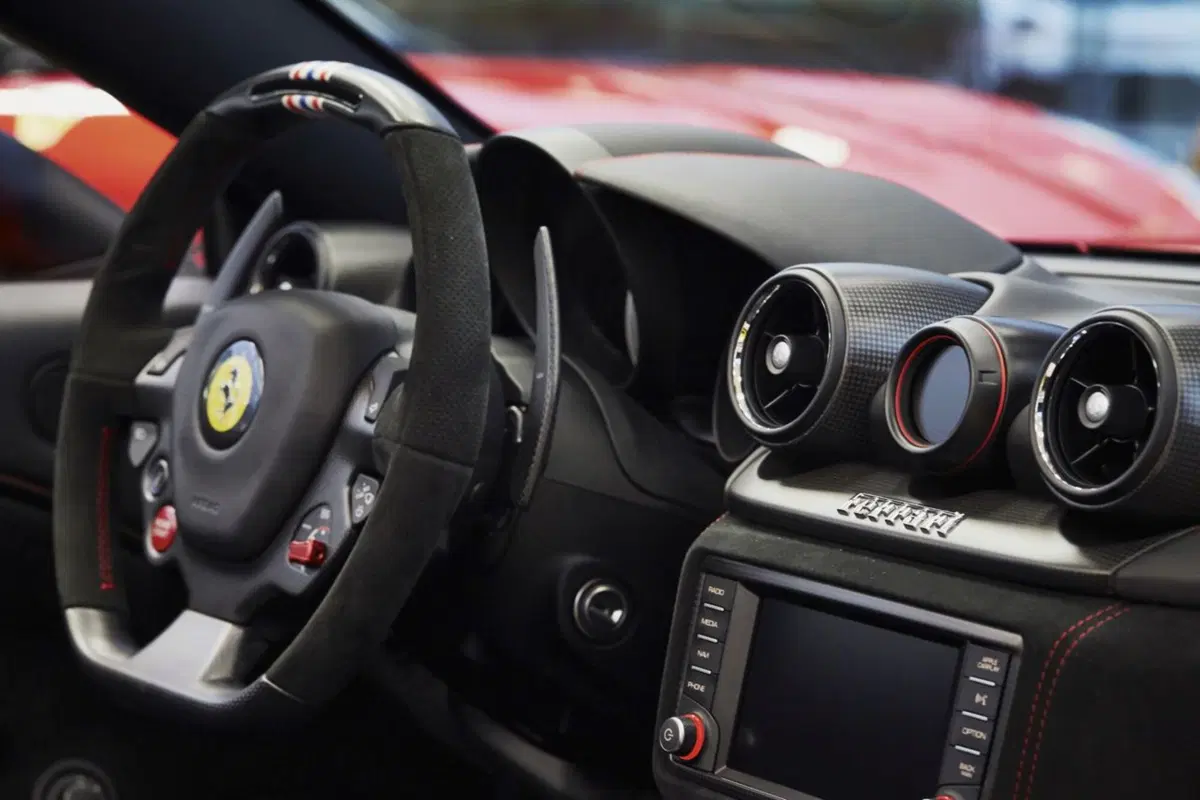 Ferrari California T, il “Tailor Made” celebra la 24 Ore di Spa (12)