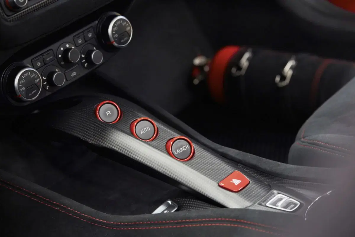 Ferrari California T, il “Tailor Made” celebra la 24 Ore di Spa (15)