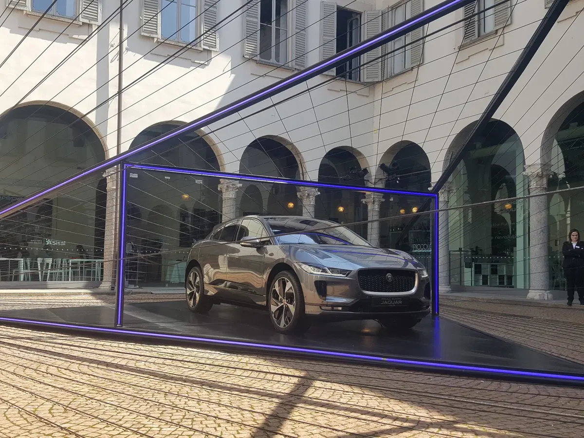 Milano Design Week 2018, Fuorisalone: Jaguar e Ian Callum mostrano nuove prospettive di mobilità elettrica (2)