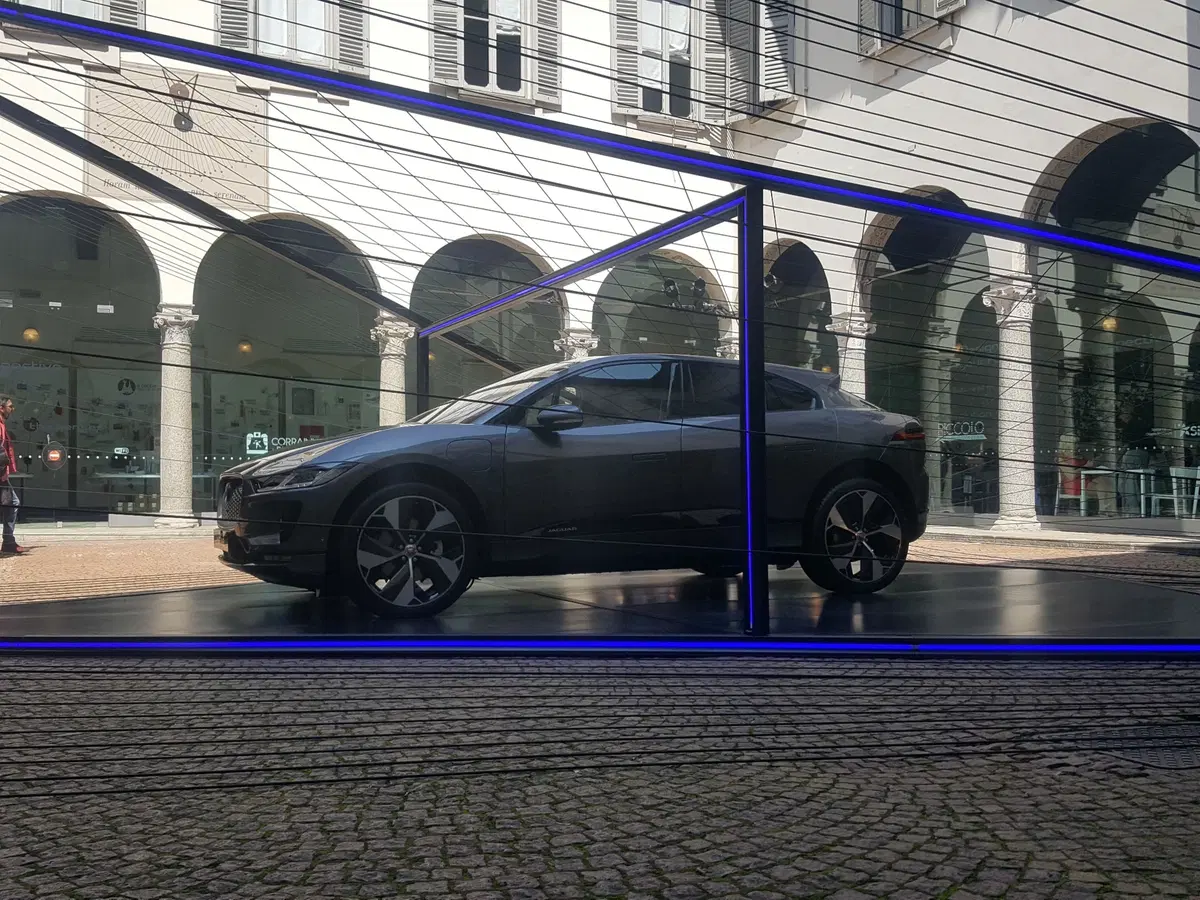 Milano Design Week 2018, Fuorisalone: Jaguar e Ian Callum mostrano nuove prospettive di mobilità elettrica (9)