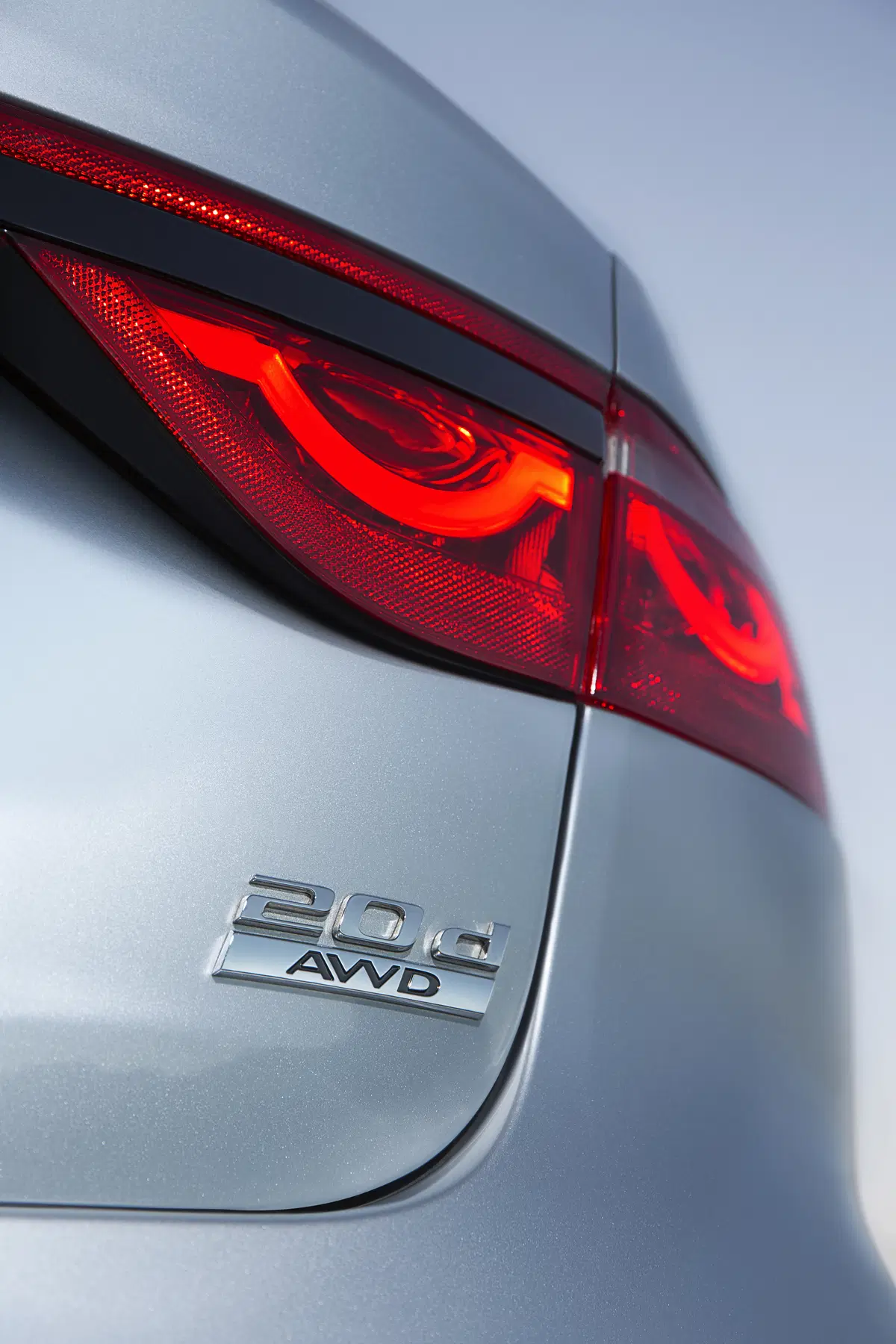 Jaguar XF, la trazione integrale ora è anche sul diesel (9)