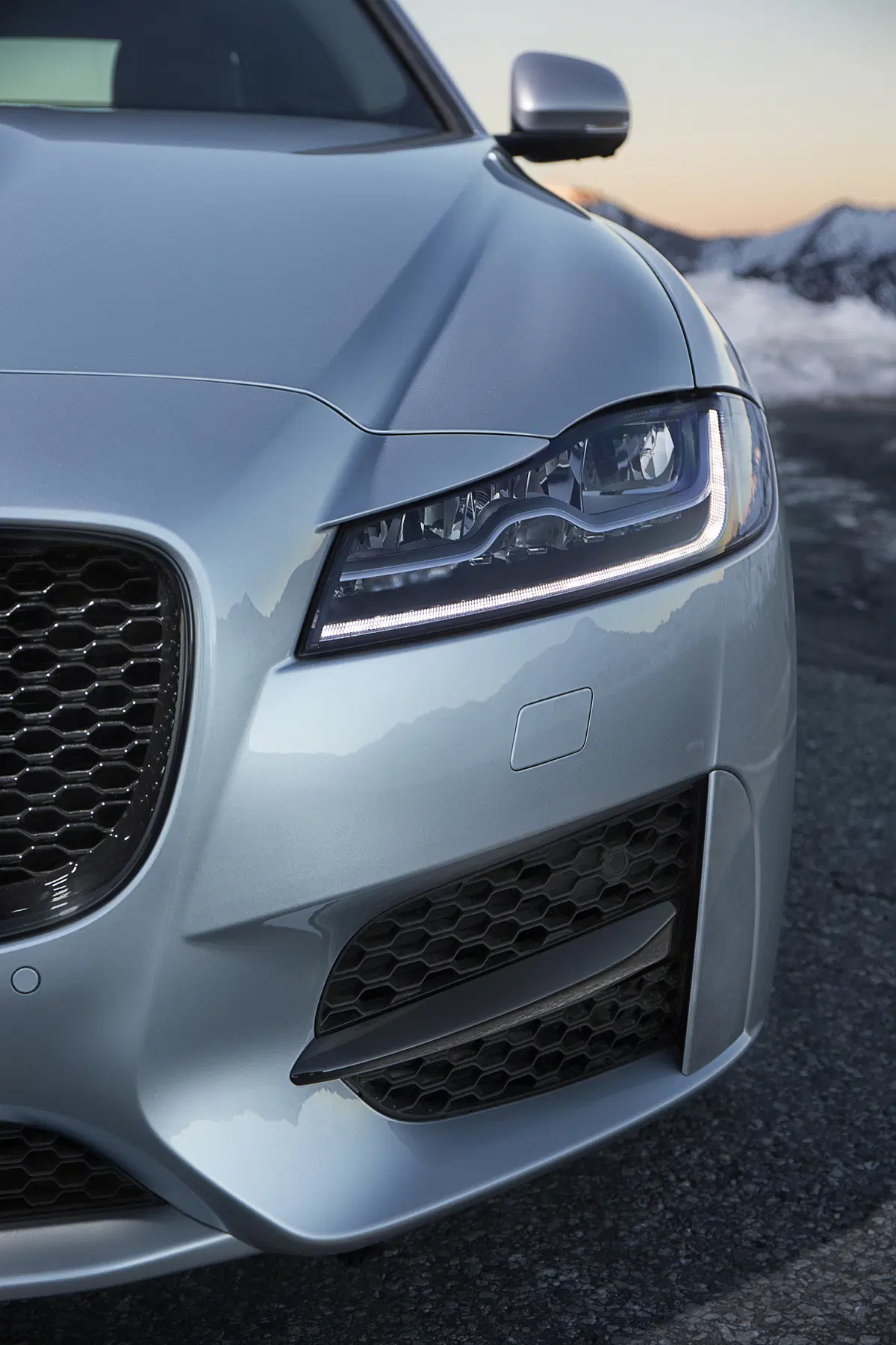 Jaguar XF, la trazione integrale ora è anche sul diesel (10)