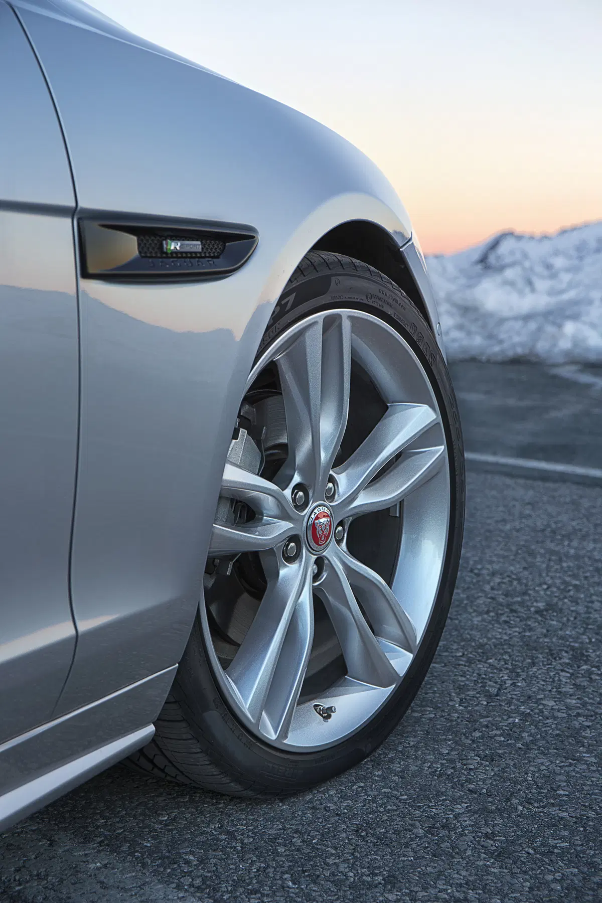 Jaguar XF, la trazione integrale ora è anche sul diesel (11)