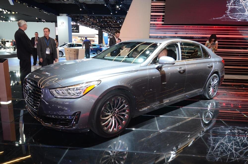 Detroit ha battezzato il lancio del nuovo marchio Genesis di Hyundai con il debutto della G90