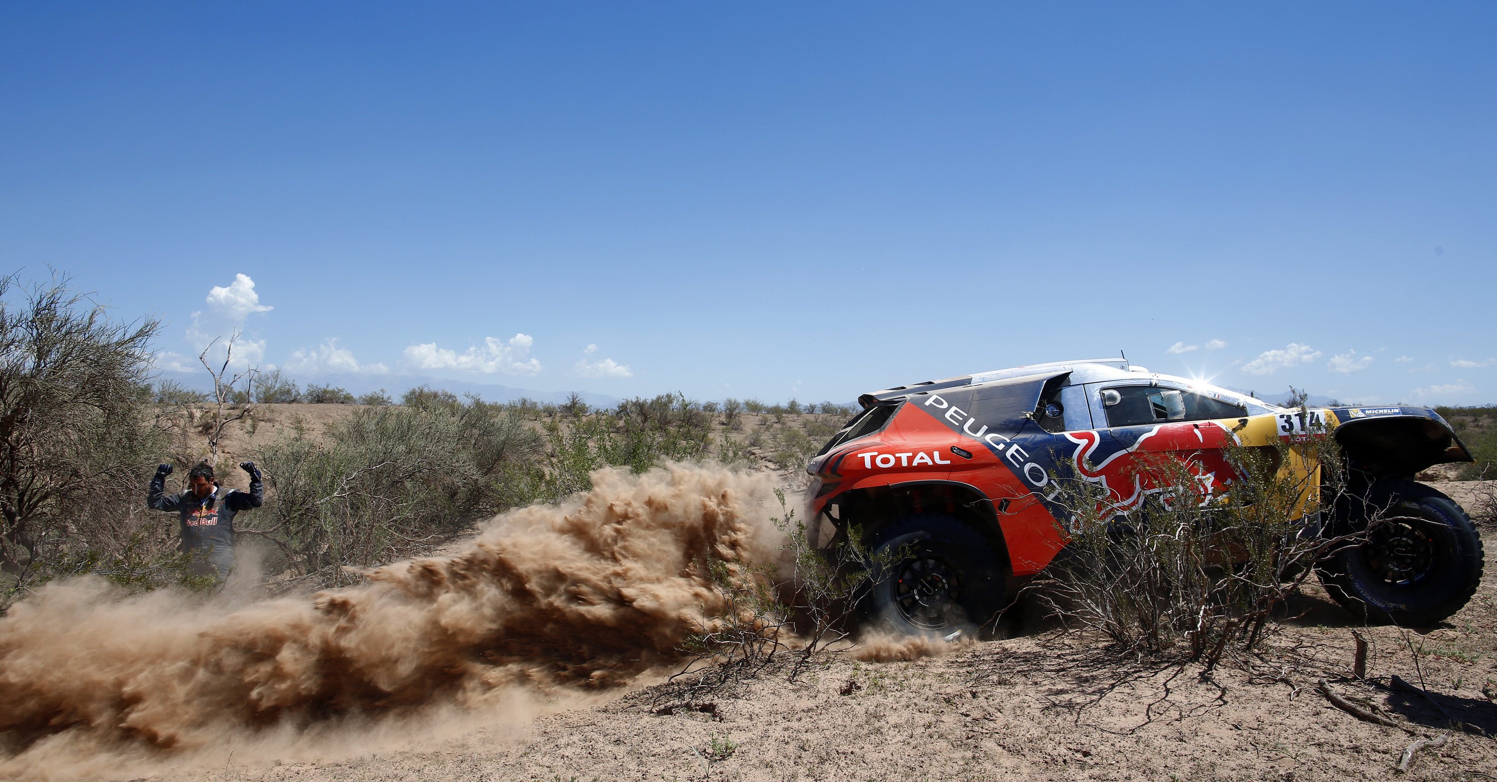Dakar 2016 Peugeot.  Il Peterhansel 2008 DKR Show a La Rioja
