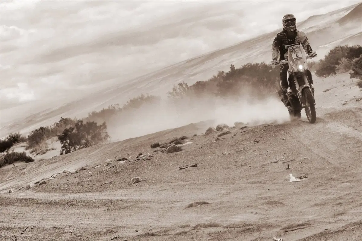 Dakar 2016. Il volo di Svitko (KTM) e Peterhansel (Peugeot) (4)