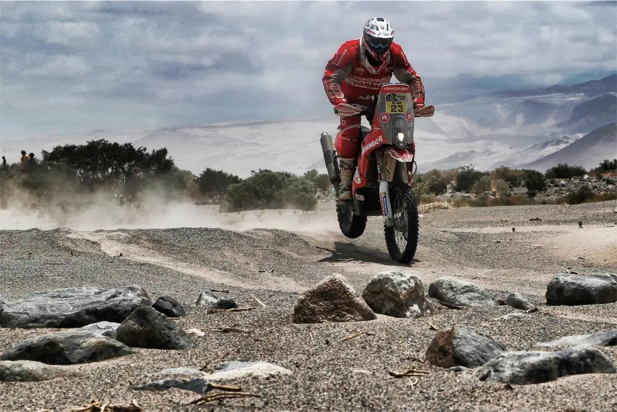 Dakar 2016. Il volo di Svitko (KTM) e Peterhansel (Peugeot) (9)
