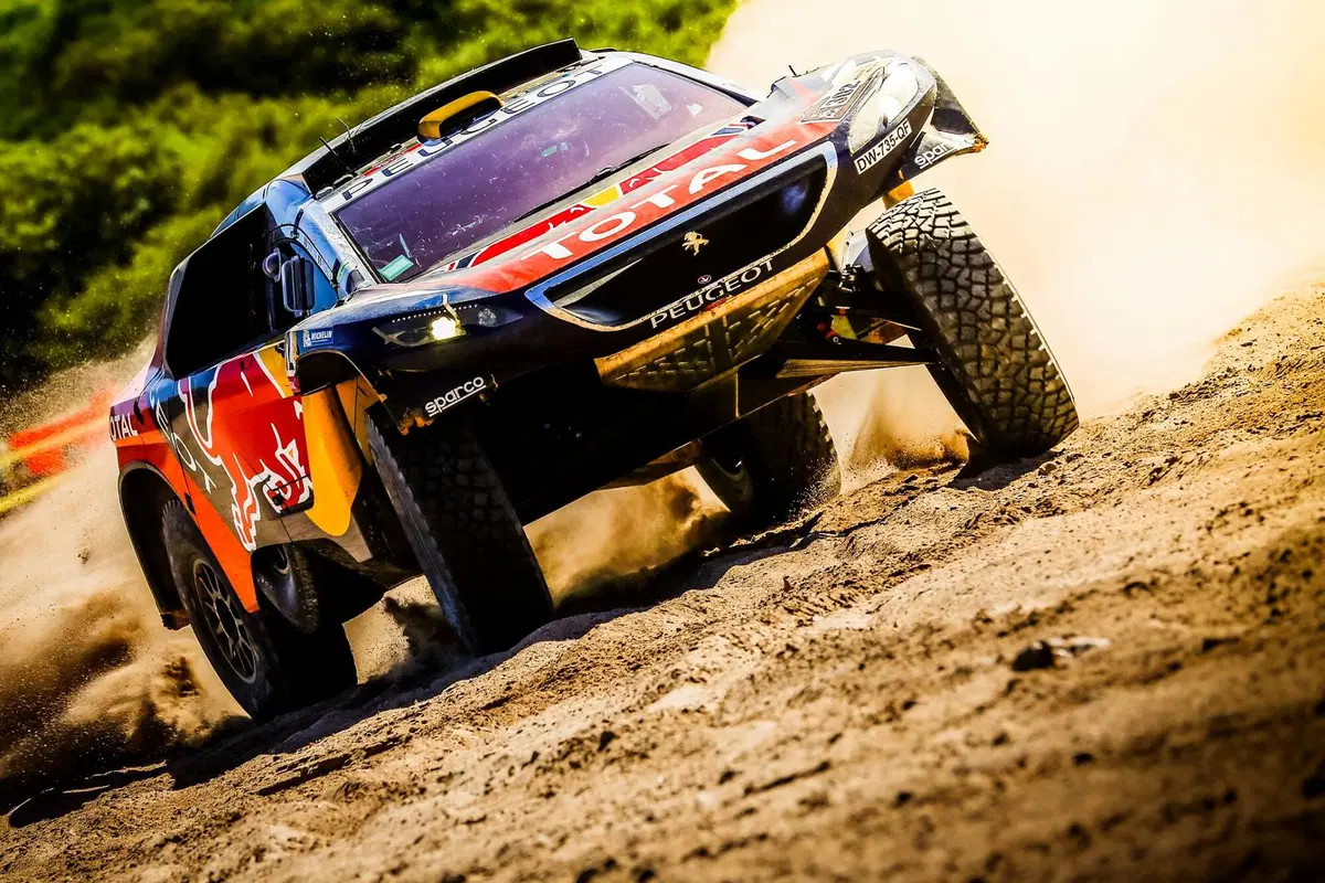 Dakar 2016. Il volo di Svitko (KTM) e Peterhansel (Peugeot) (12)