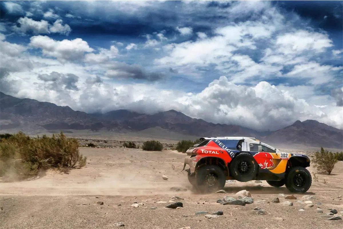 Dakar 2016. Il volo di Svitko (KTM) e Peterhansel (Peugeot) (15)