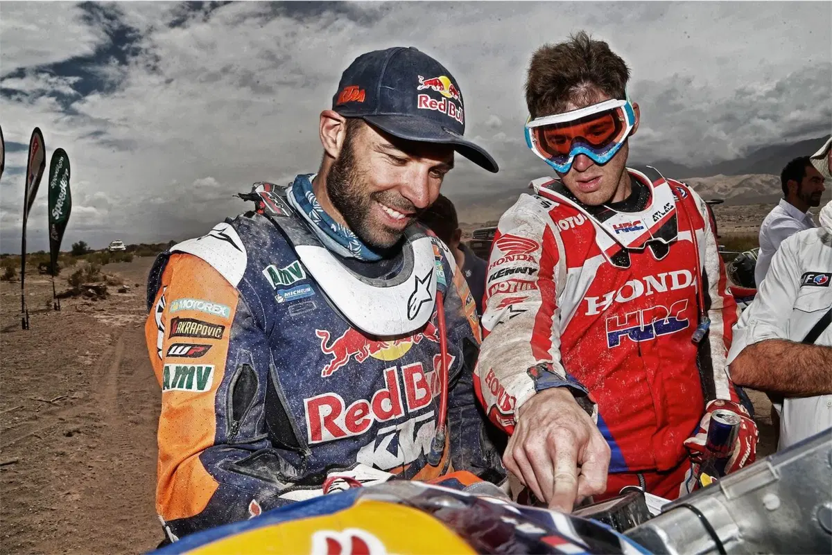 Dakar 2016. Il volo di Svitko (KTM) e Peterhansel (Peugeot) (20)