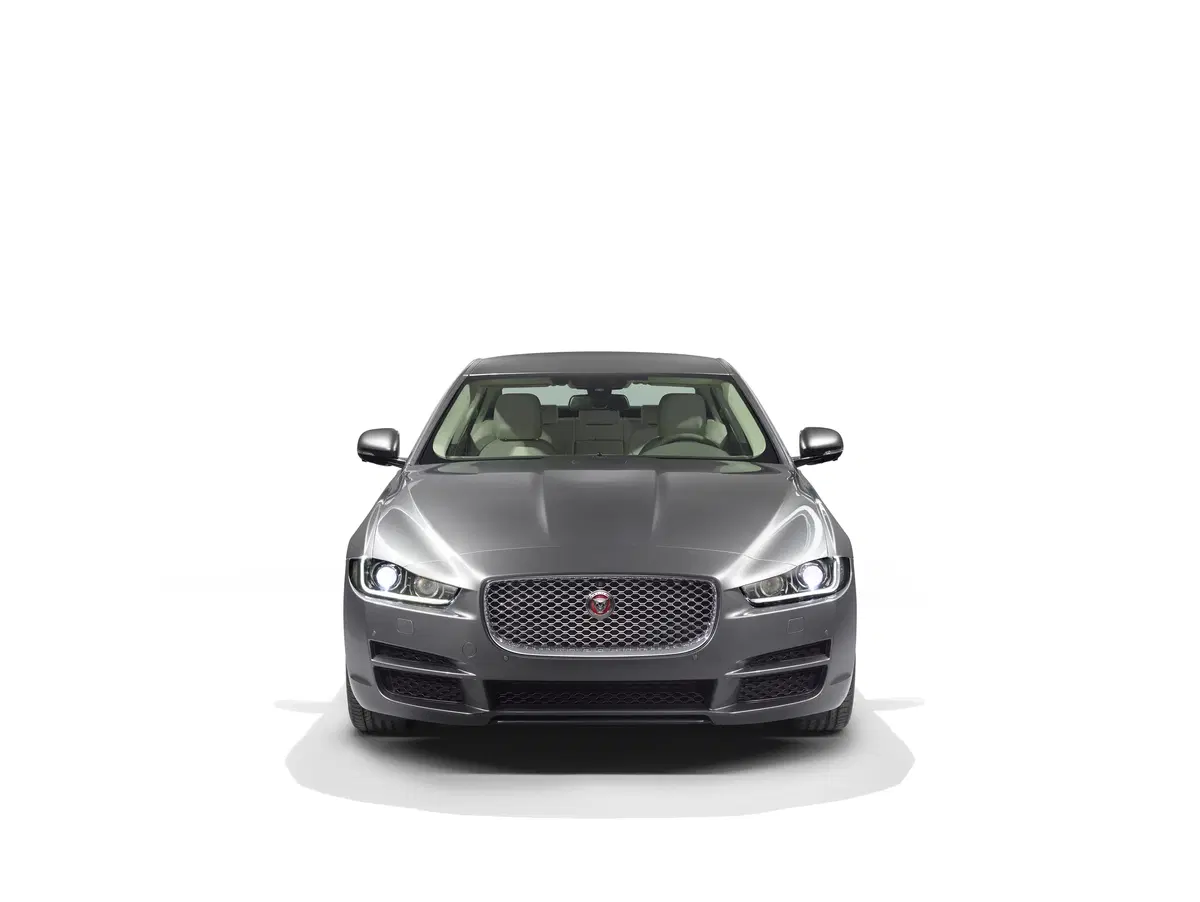 Jaguar XE 2.0 D 180 CV aut. R-Sport (21)