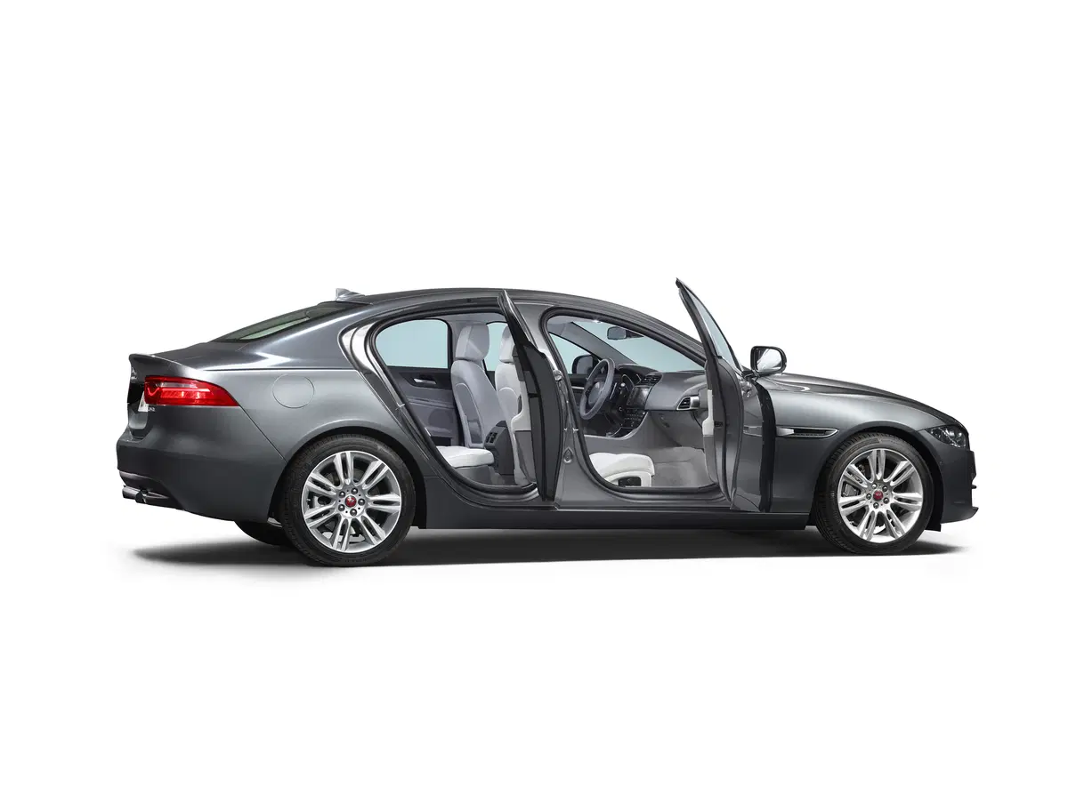 Jaguar XE 2.0 D 180 CV aut. R-Sport (22)